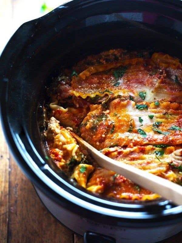 Super Easy Skinny Veggie Crockpot Lasagna - a handful of simple ingredients for a healthy family dinner. | https://simple-slim.today